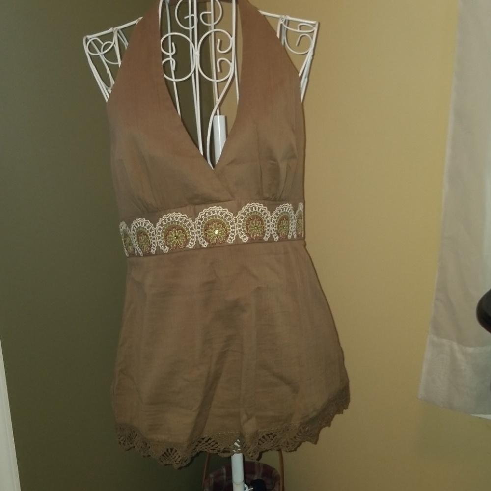 Lovely Halter Style Top - Picture 2 of 8